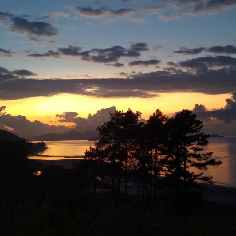 Loft aconchegante com sol da manhã e vista exclusiva. Seu re