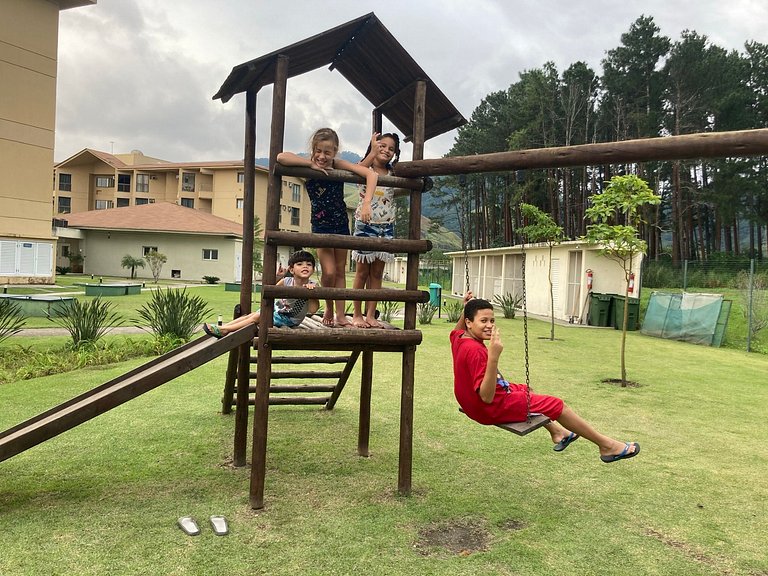 Apartamento de alto padrão na Reserva do Sahy com vista excl