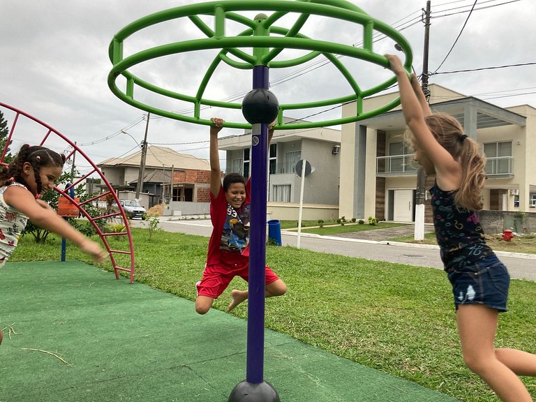 Apartamento de alto padrão na Reserva do Sahy com vista excl