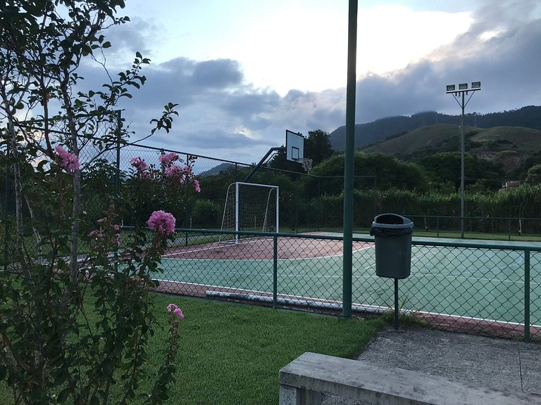 Loft no Sahy: aproveite praia, piscina e cachoeira