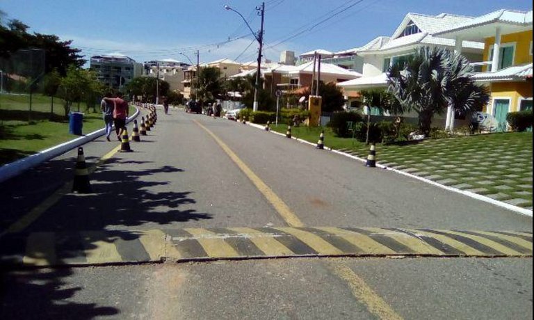 Reserva do Sahy: Apartamento amplo com quarto e varanda