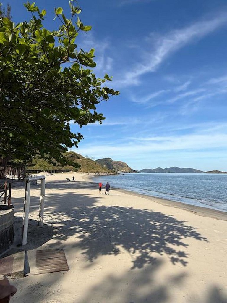 Reserva do Sahy: Apartamento amplo com quarto e varanda
