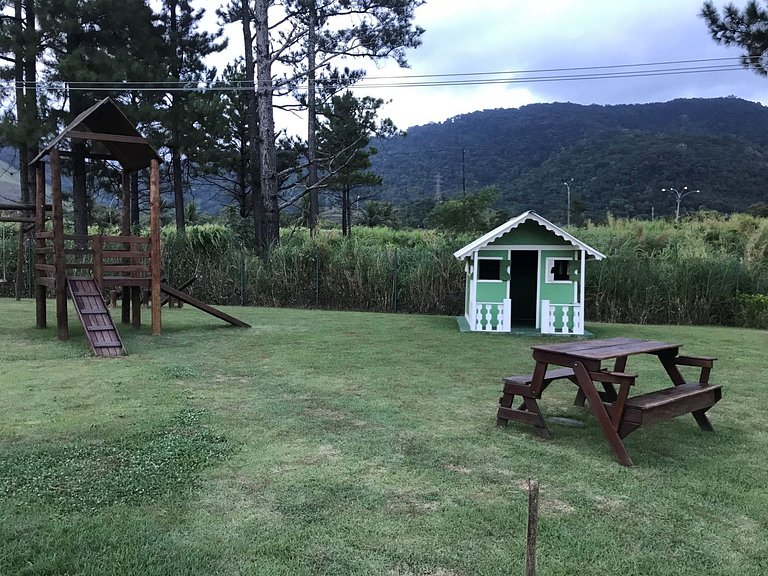 Reserva do Sahy: Apartamento amplo com quarto e varanda