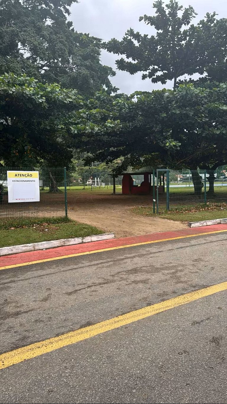 Reserva do Sahy: Apartamento amplo com quarto e varanda