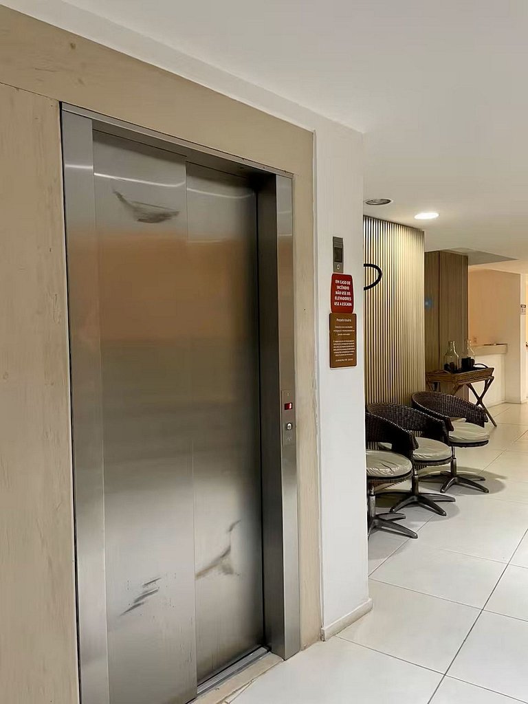 Reserva do Sahy: Apartamento amplo com quarto e varanda