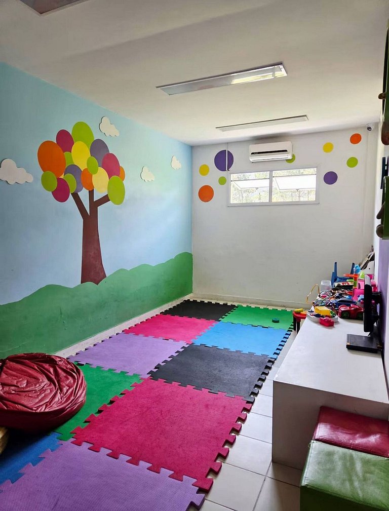 Reserva do Sahy: Apartamento amplo com quarto e varanda