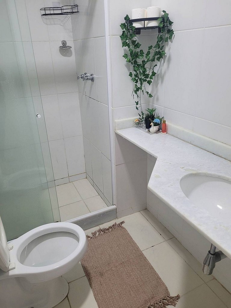 Reserva do Sahy: Apartamento amplo com quarto e varanda