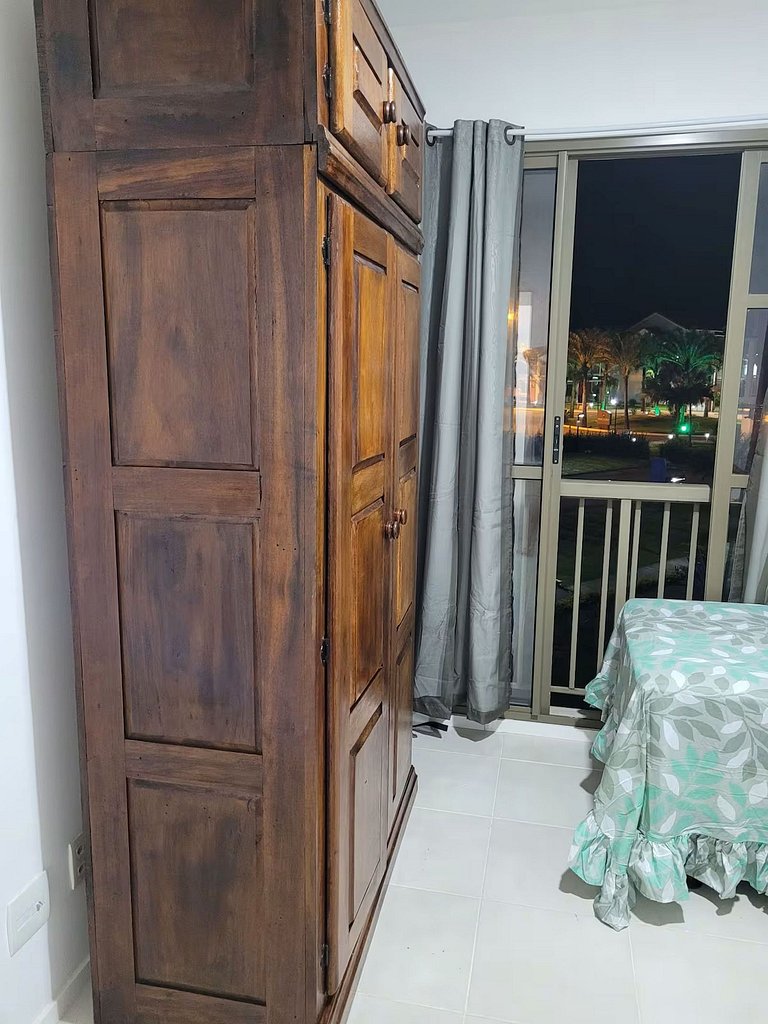 Reserva do Sahy: Apartamento amplo com quarto e varanda