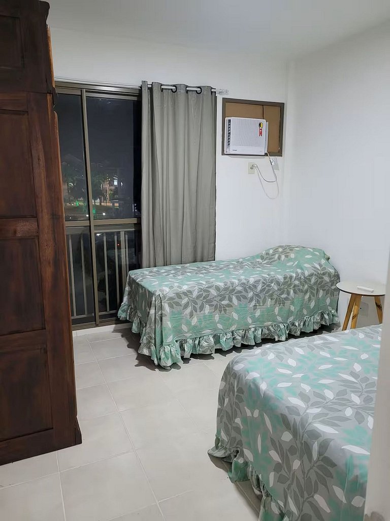 Reserva do Sahy: Apartamento amplo com quarto e varanda