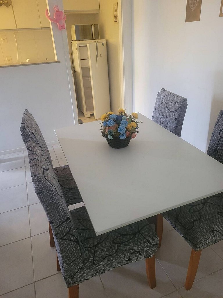 Reserva do Sahy: Apartamento amplo com quarto e varanda