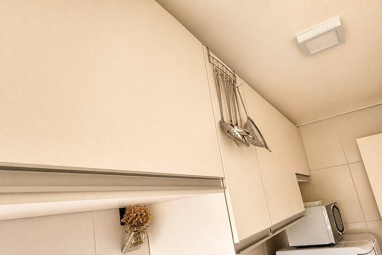 Reserva do Sahy: Apartamento amplo com quarto e varanda