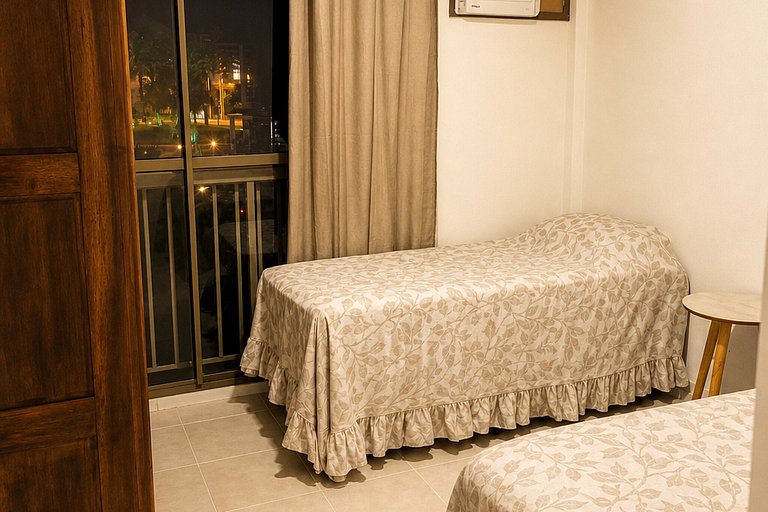 Reserva do Sahy: Apartamento amplo com quarto e varanda