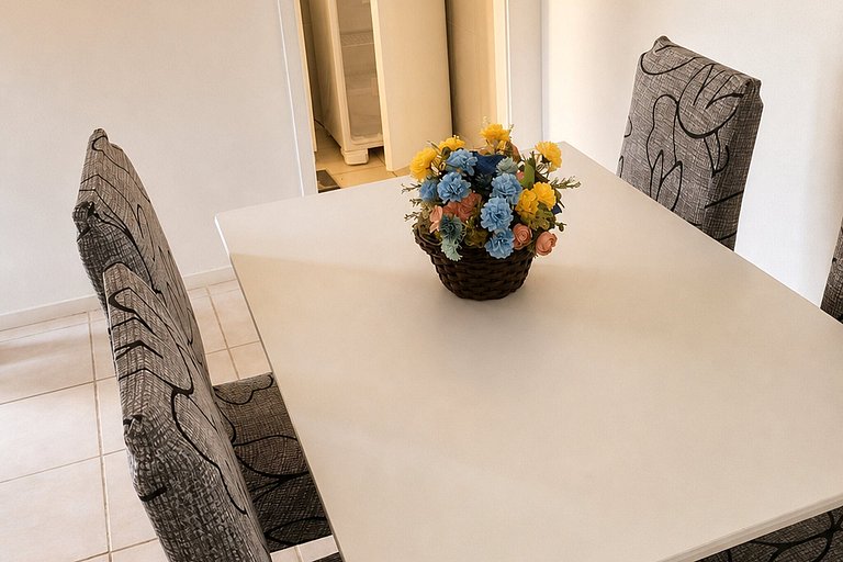 Reserva do Sahy: Apartamento amplo com quarto e varanda