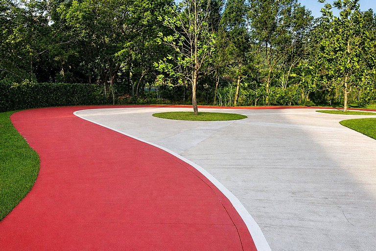 Reserva do Sahy: Apartamento amplo com quarto e varanda