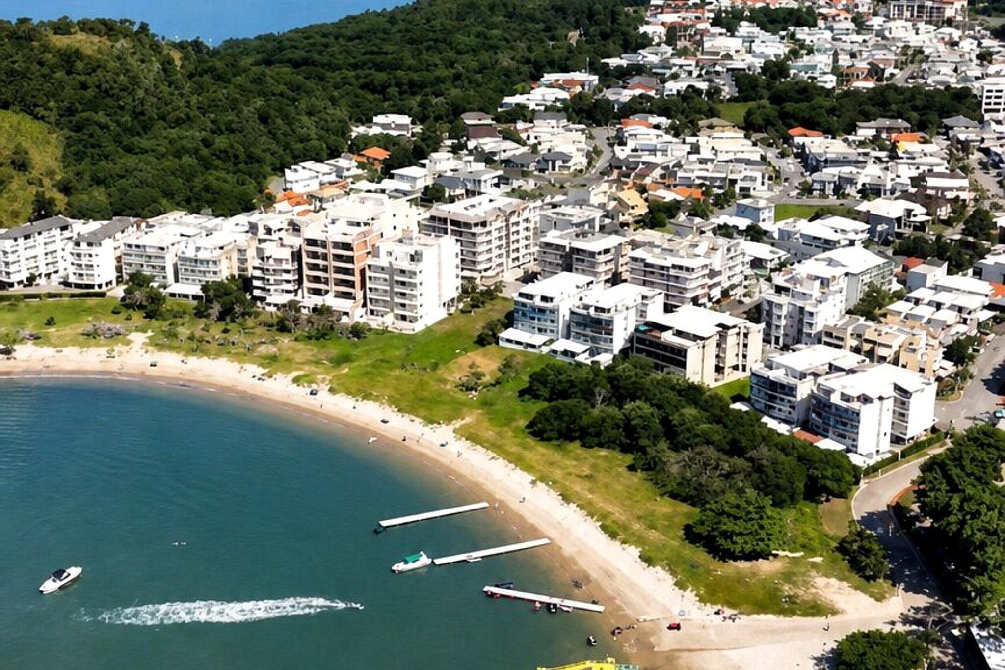 Refúgio calmo com ar puro e brisa revigorante na praia